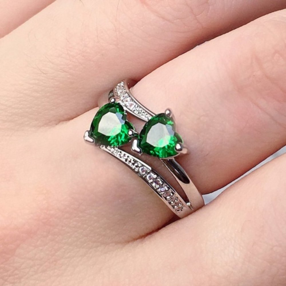 Romantic 925 Silver Heart Shape Emerald Ring New